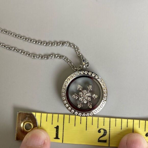 MiaLisa Locket Necklace with Snowflake‎ Charm NWT - Picture 7 of 7